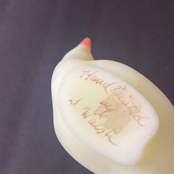 Vintage Fenton Long Tail Satin Custard Hand Painted Bird Figurine - Picture 9 of 9